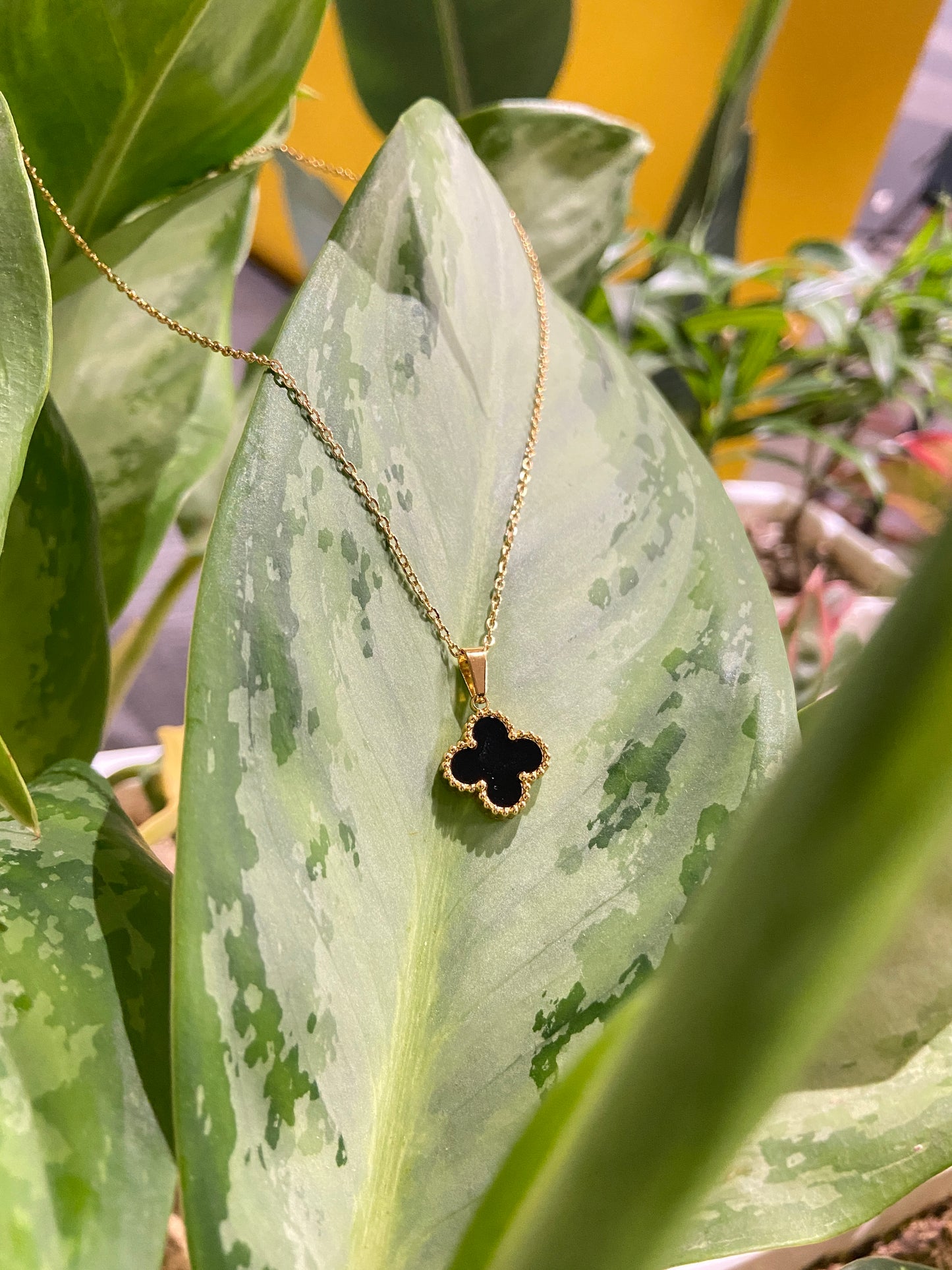 Midnight clover neckpiece (modn7)