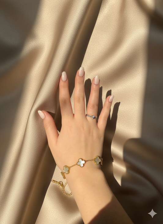 White blossom clover bracelet