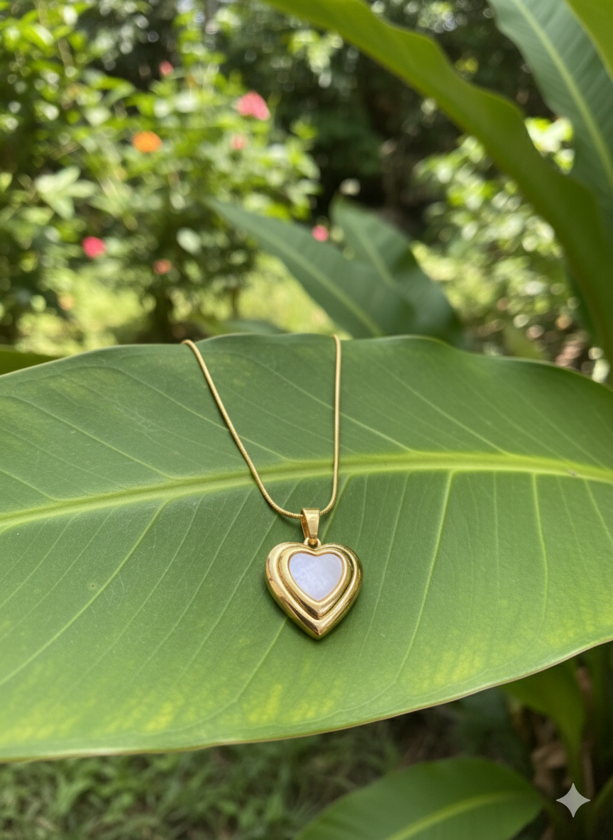 Mother of pearl heart neckpiece