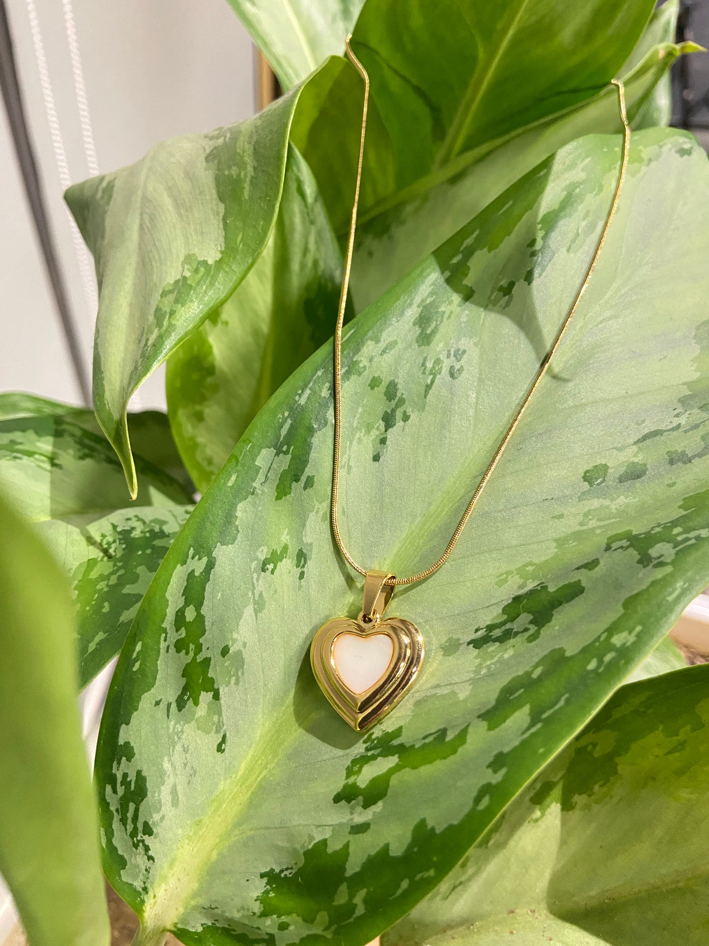 Mother of pearl heart neckpiece